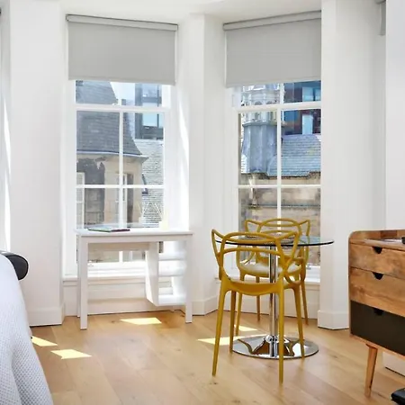 Modern Central Quartermile Studio Édimbourg