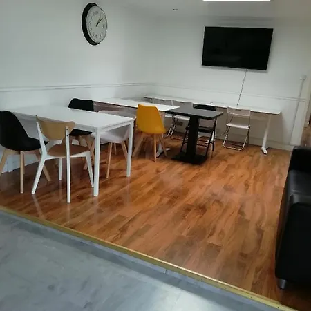 Edinburgh Hostel *