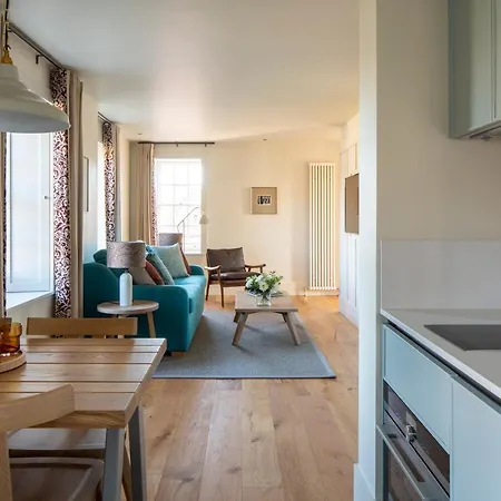 Apartahotel Abbey Apartments, At Holyrood 4*