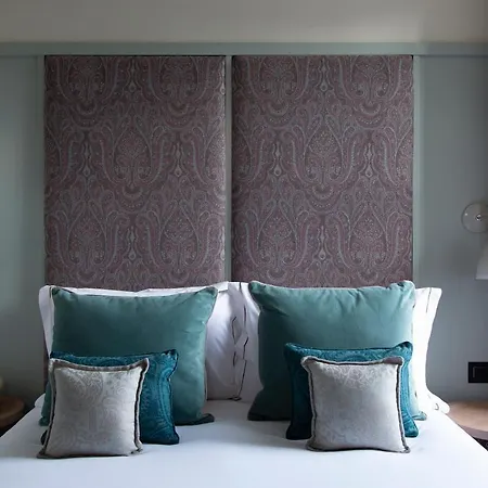 Cheval Abbey Apartments, At Holyrood 5*