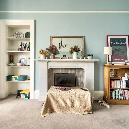 3br Victorian Flat In Central By Guestready