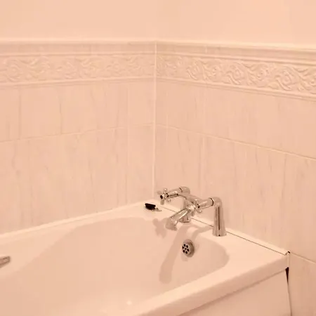 Modern 2br City Centre Apartament