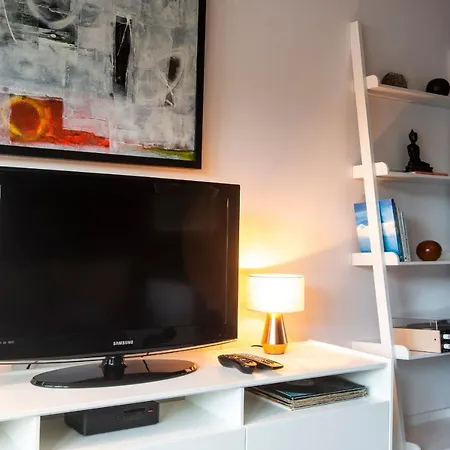 Stylish Flat In Leith By Guestready Edinburgh