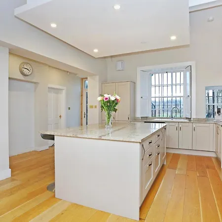Entire 4 Storey 19th Century Townhouse Nr City Centre Edinburgh