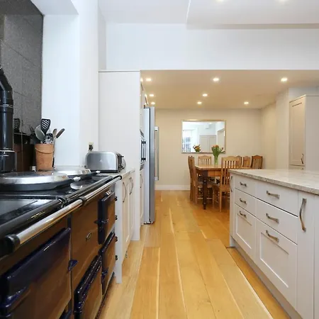 Entire 4 Storey 19th Century Townhouse Nr City Centre