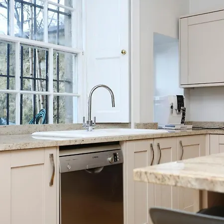 Entire 4 Storey 19th Century Townhouse Nr City Centre Edinburgh