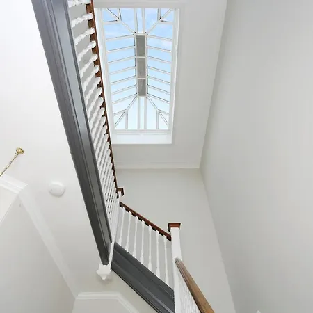 Villa Entire 4 Storey 19th Century Townhouse Nr City Centre *