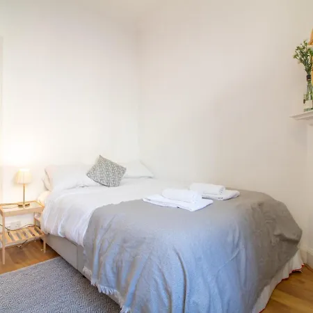 Stylish & Convenient 3bed Apt. Near City Centre! *