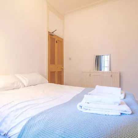 Stylish & Convenient 3bed Apt. Near City Centre! *