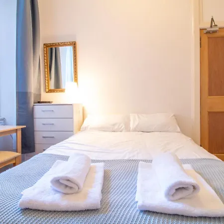Stylish & Convenient 3bed Apt. Near City Centre! Apartment