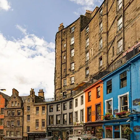 Characterful Apartment, Amazing Castle Views! *