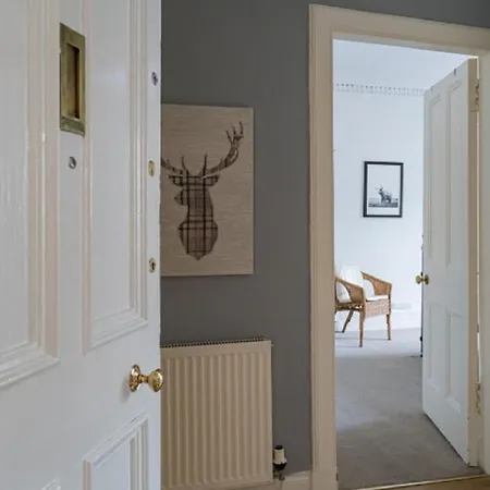 Characterful Apartment, Amazing Castle Views! Edimburgo