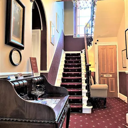 بيت ضيافة Glenalmond House