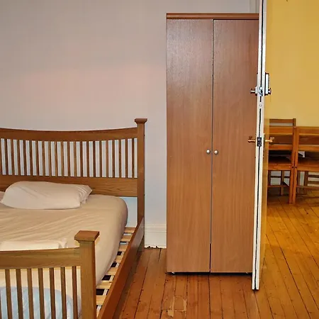 Apartment 23 Hillside Street