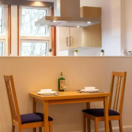 Broughton - Alluring One Bedroom Flat, Excellent Location, Daire