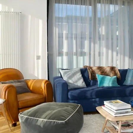 Quarter Mile Flat With Stunning Meadows View Apartment