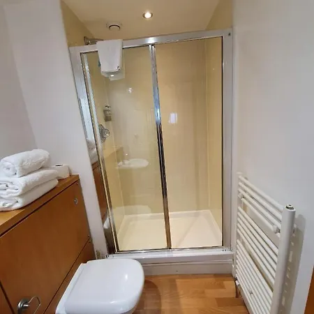 Grand Harbour Apartment Edinburgh