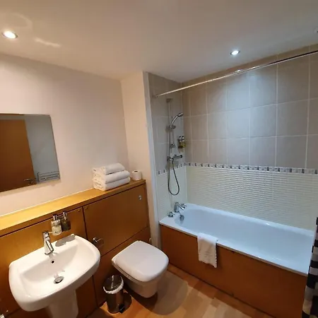 Grand Harbour Apartment Edinburgh