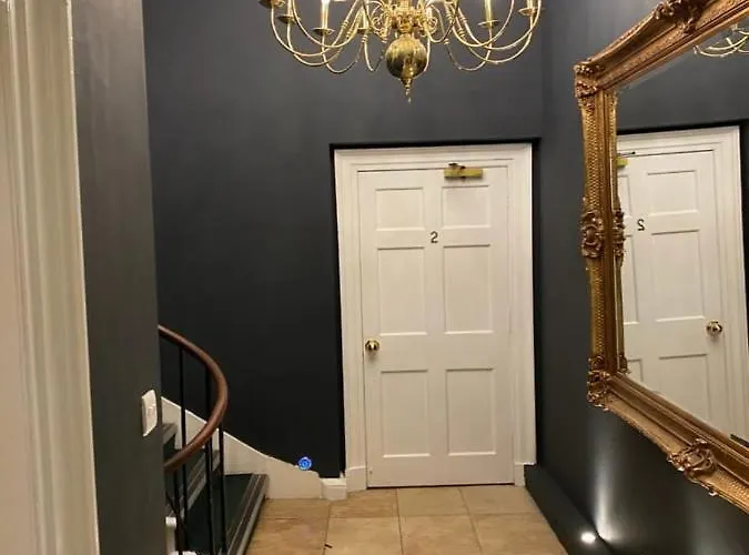 Queen Street Boutique Aparthotel 5*