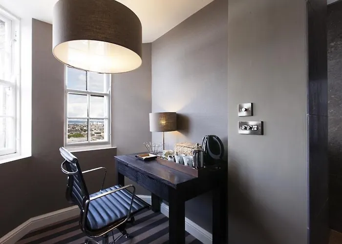 Hotell & Picardy Place