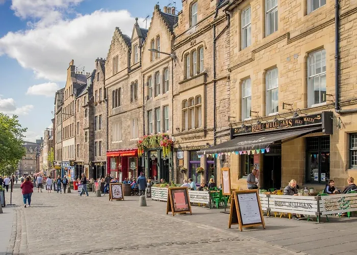 West Bow Just Off Royal Mile *