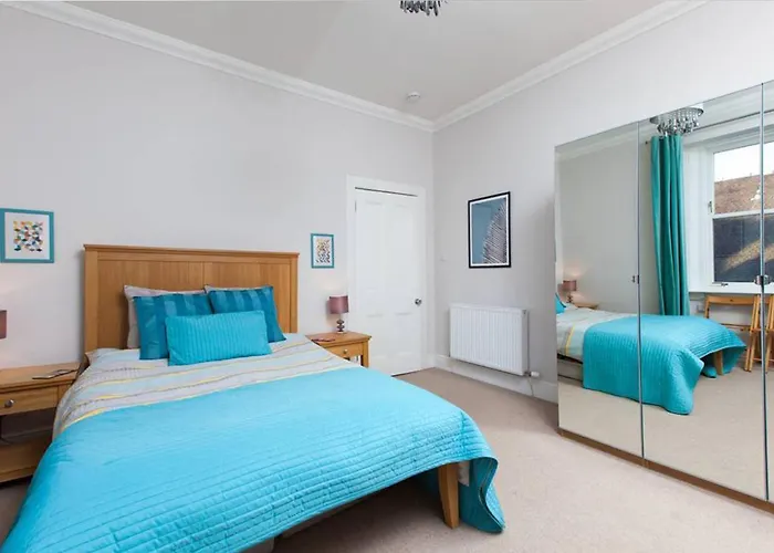 Bright And Modern Causewayside Lejlighed