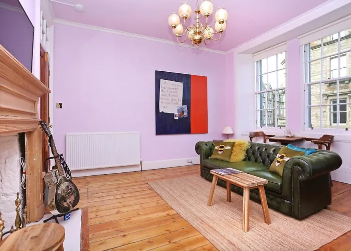 Joivy Iconic Colorful On The Royal Mile *