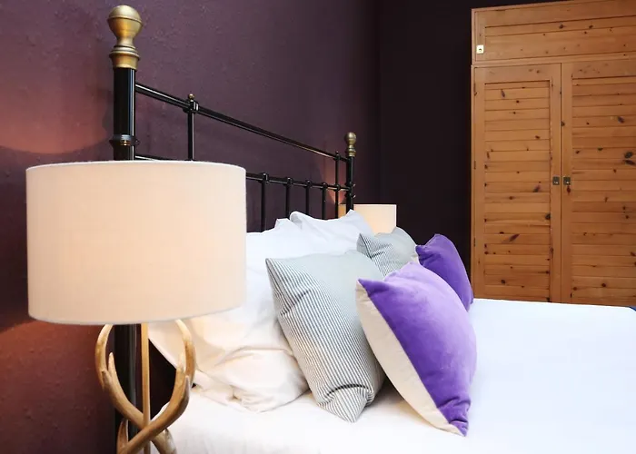 Joivy Iconic Colorful On The Royal Mile * Εδιμβούργο