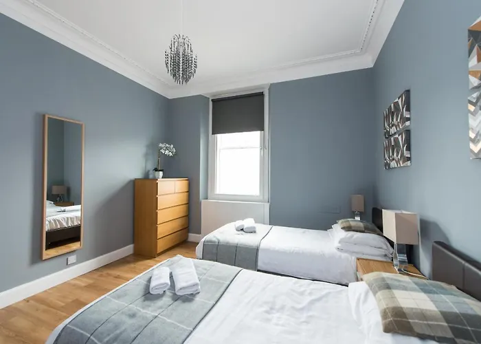 Castle Apt, Modern, Edinburg