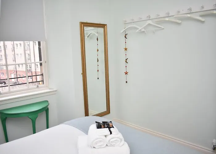 Bernard St - Bright And Spacious 1 Bed At The Shore! Daire