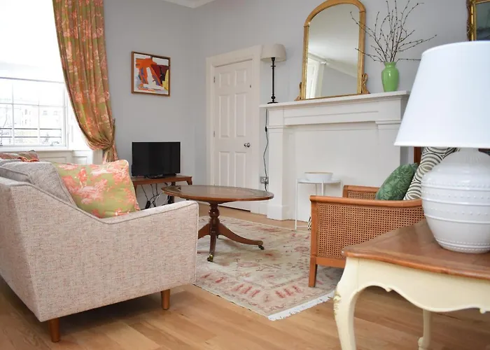 Bernard St - Bright And Spacious 1 Bed At The Shore! *