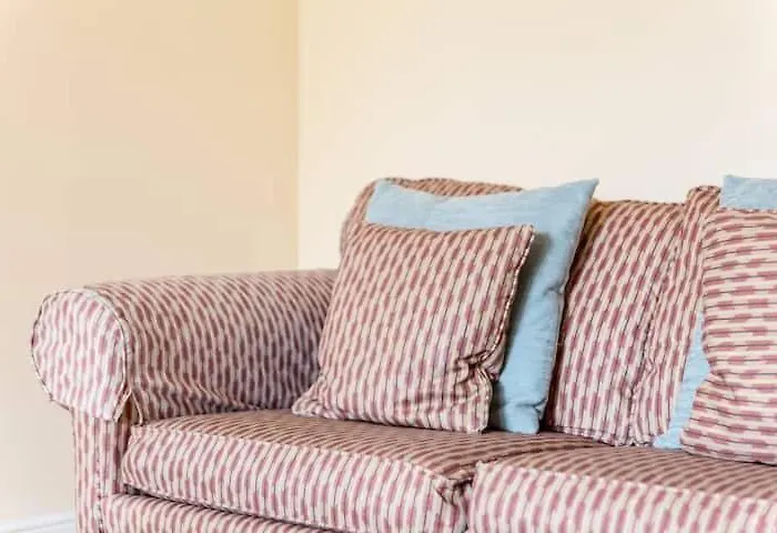 Dicksonfield - Modern 2 Bed, 2 Bath Close To Centre *