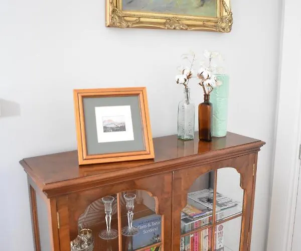 Bernard St - Bright And Spacious 1 Bed At The Shore! * Edinburgh