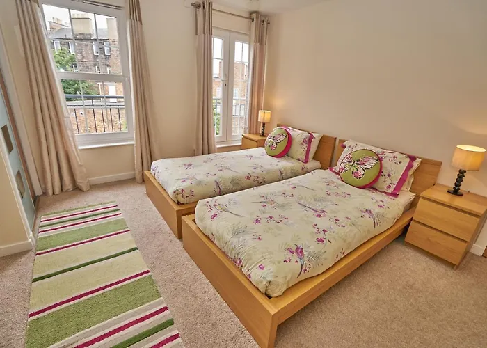 Pearl - Haymarket * אדינבורו