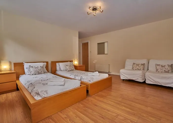 Pearl - Haymarket * אדינבורו