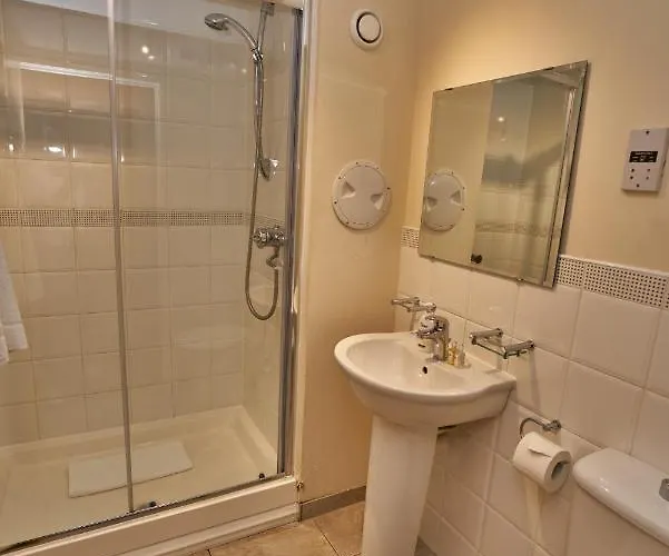 Pearl - Haymarket אדינבורו