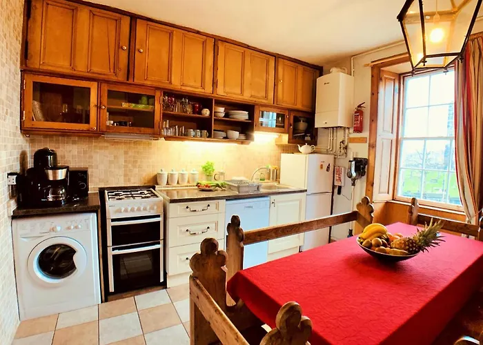 F2 Charming Centre Full Of Character Apartment