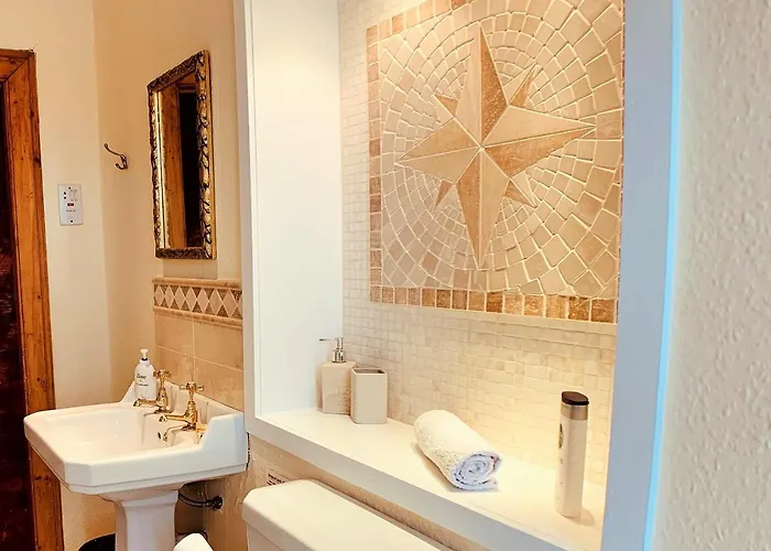 F2 Charming Centre Full Of Character Apartment *