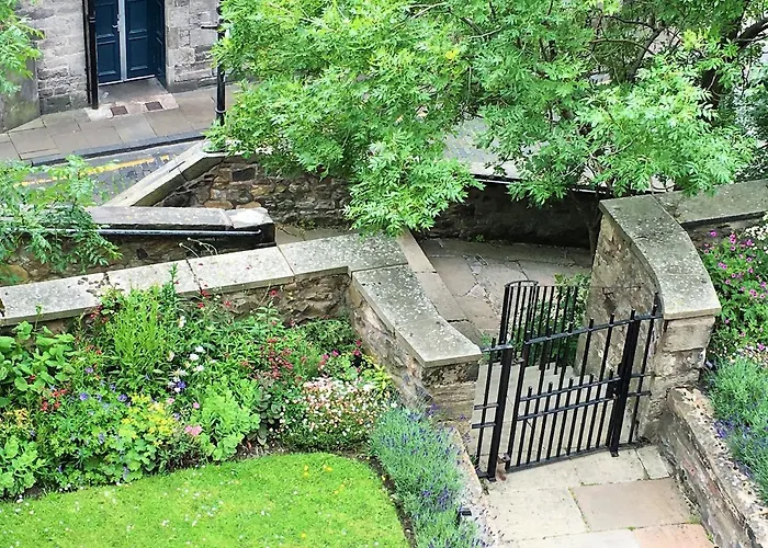 F2 Charming Centre Full Of Character * Edinburgh