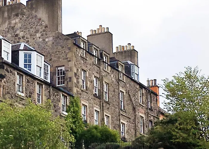 F2 Charming Centre Full Of Character Apartment
