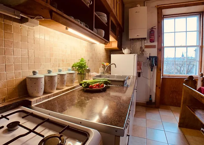 F2 Charming Centre Full Of Character Apartment