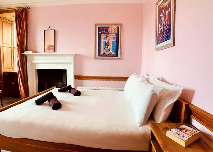 F2 Charming Centre Full Of Character *