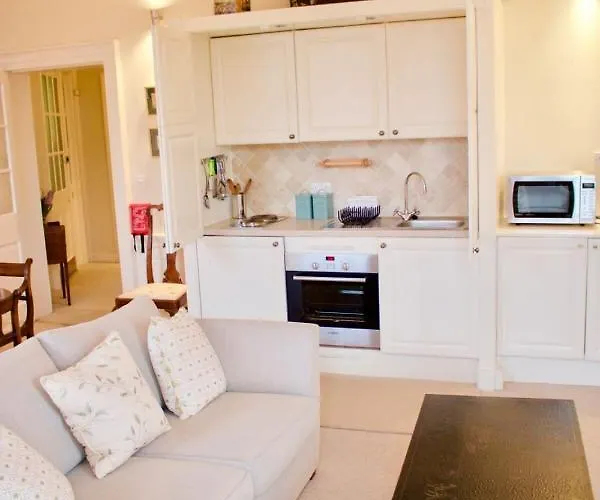 Period On Castle Street Apartment Edinburgh