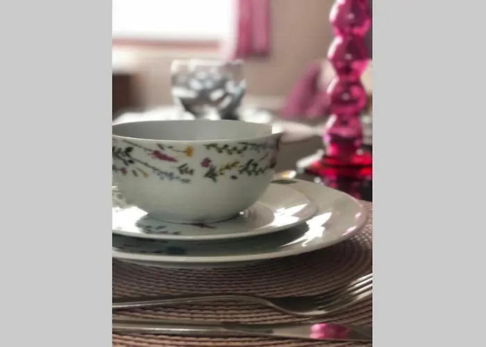 Apartament Chic 2 Bed With Free Parking- Recently Redecorated, 10 Minutes To Centre