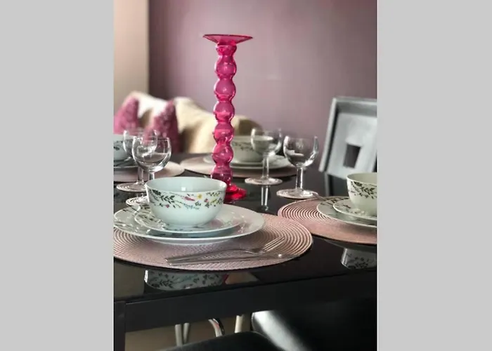 Chic 2 Bed With Free Parking- Recently Redecorated, 10 Minutes To Centre * Edynburg