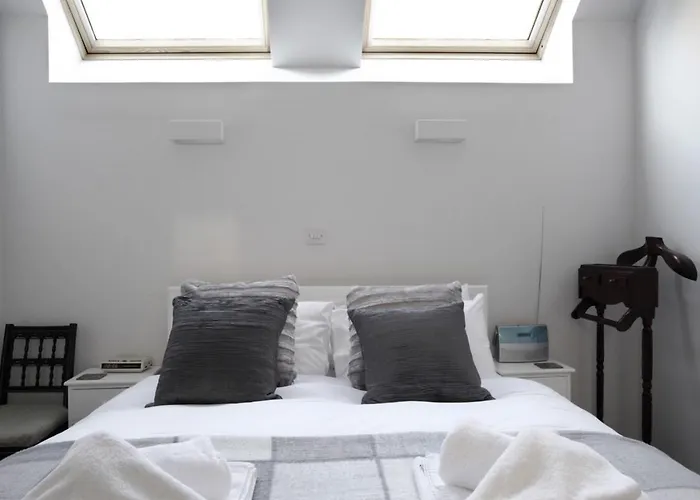 Apartament Quiet Ground Floor Mews Flat And Parking