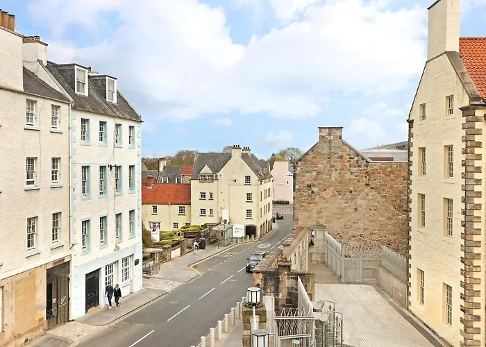 Joivy Contemporary Royal Mile With Balcony *