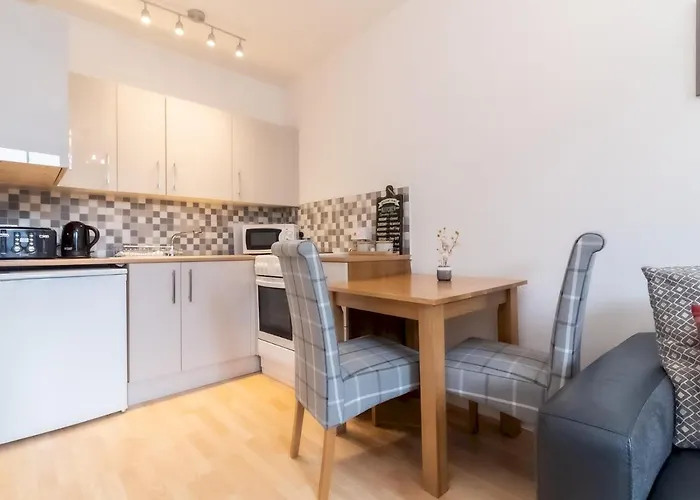 Bright And Cosy Flat At The Heart Of The Old Town - Pass The Keys * Edinburgh