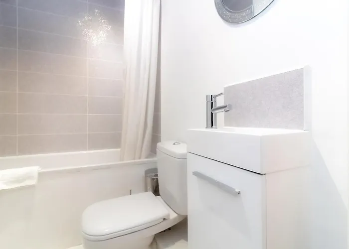 Bright And Cosy Flat At The Heart Of The Old Town - Pass The Keys Apartment *