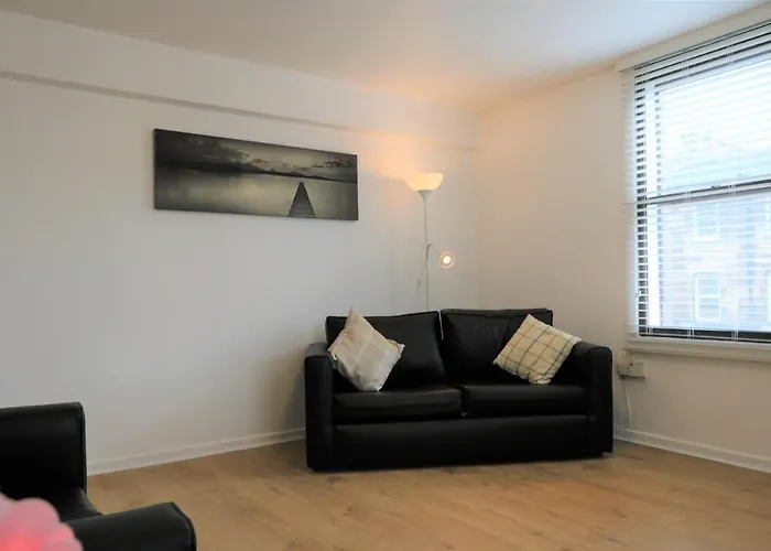 3 Bedroom Centre In Lauriston Place Apartmán